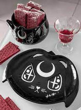 Carica l&#39;immagine nel visualizzatore di Gallery, killstar Evil Bunny Cake Plate

